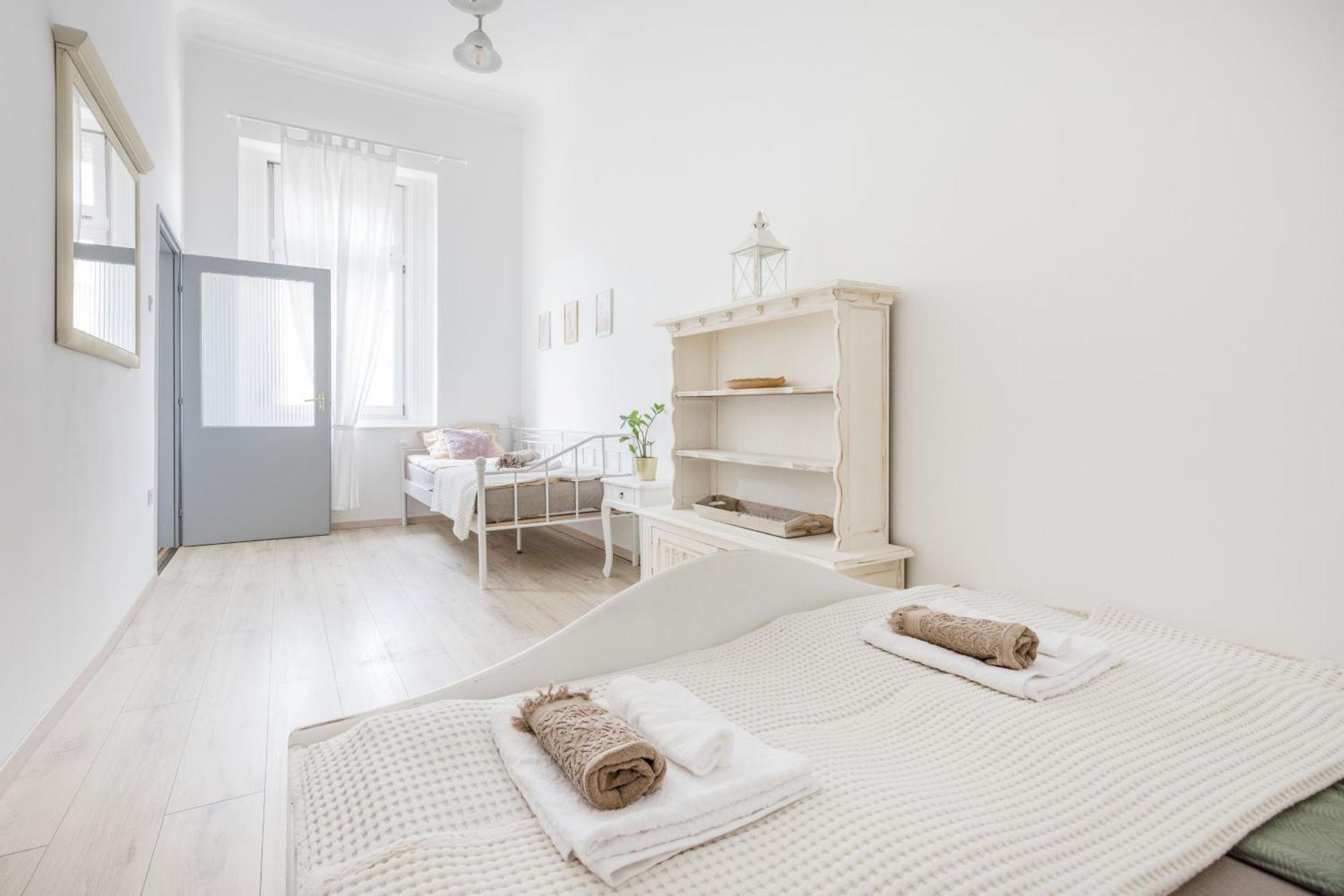 A Touch Of Provence And Pastels In The Centre Budapeste Exterior foto