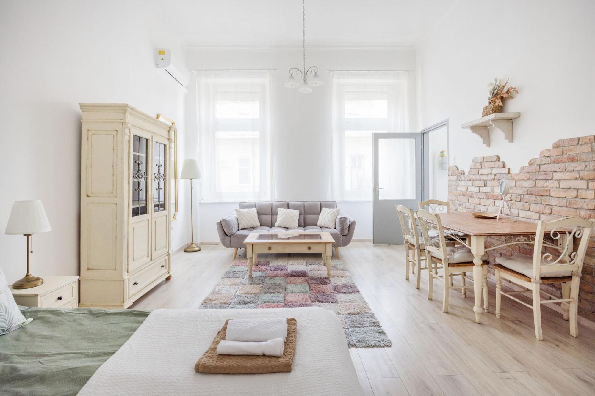A Touch Of Provence And Pastels In The Centre Budapeste Exterior foto