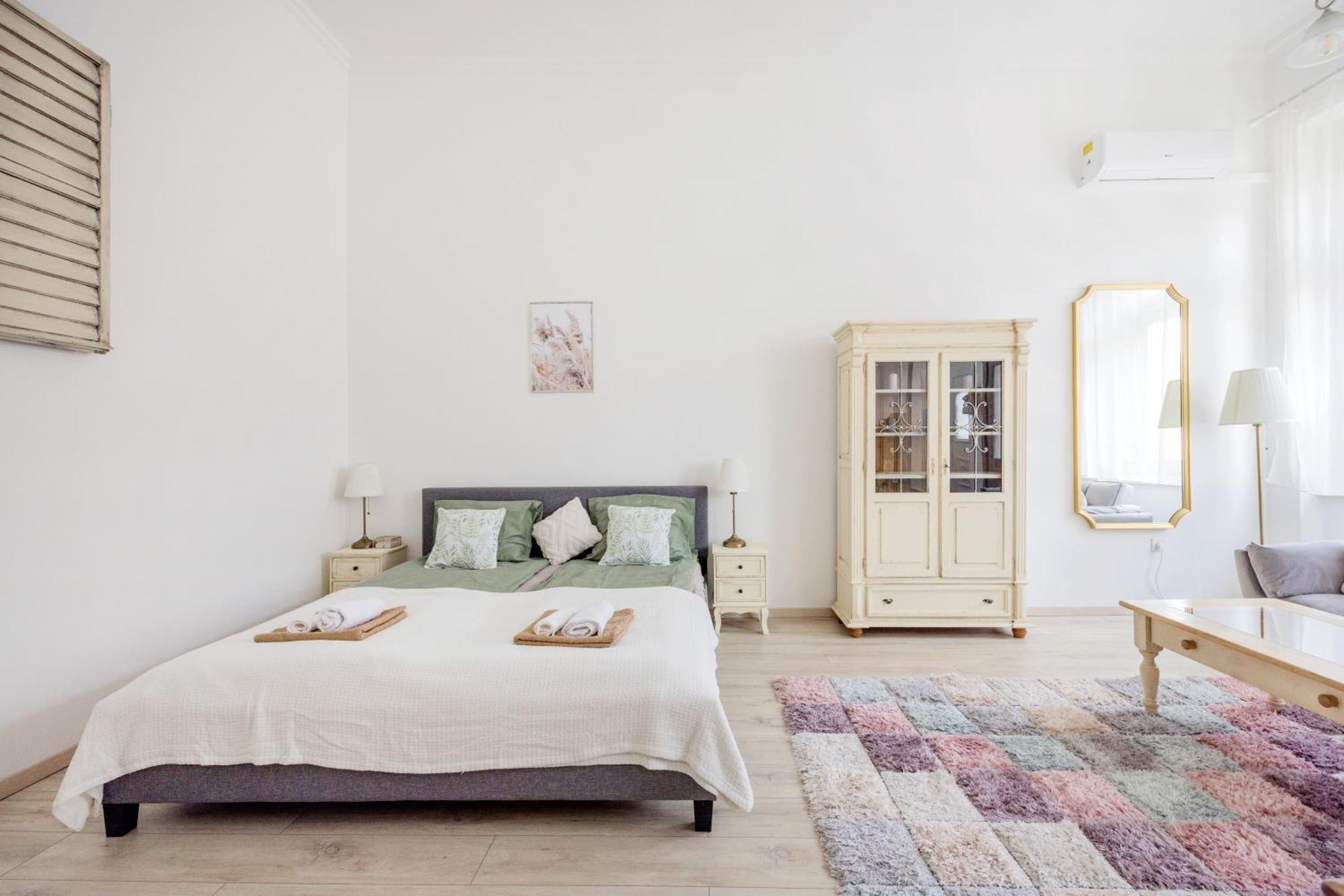 A Touch Of Provence And Pastels In The Centre Budapeste Exterior foto