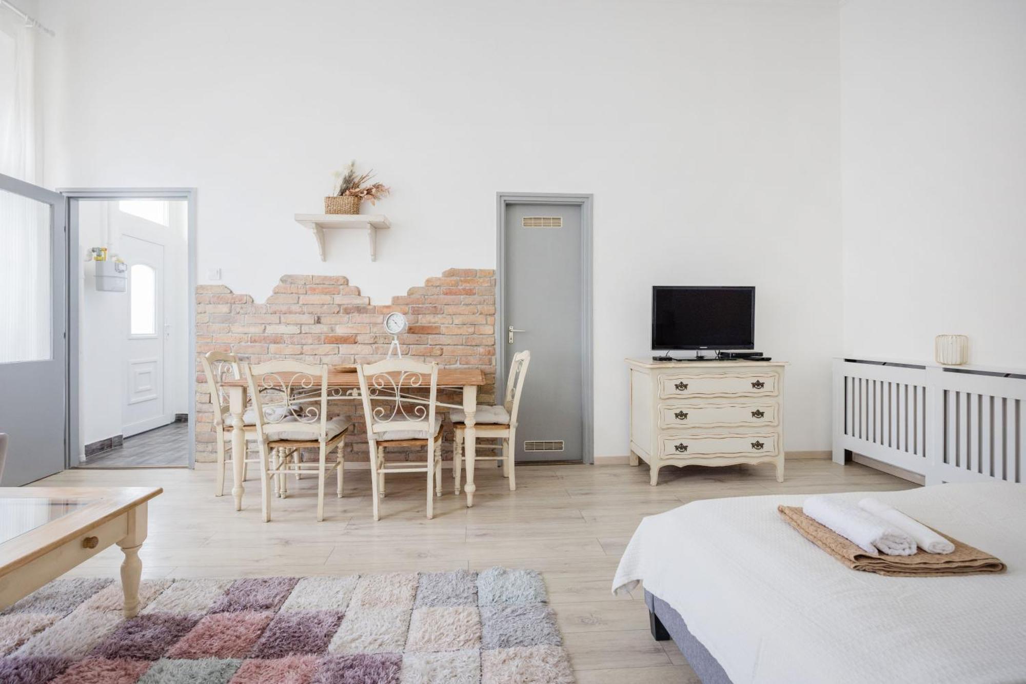 A Touch Of Provence And Pastels In The Centre Budapeste Exterior foto