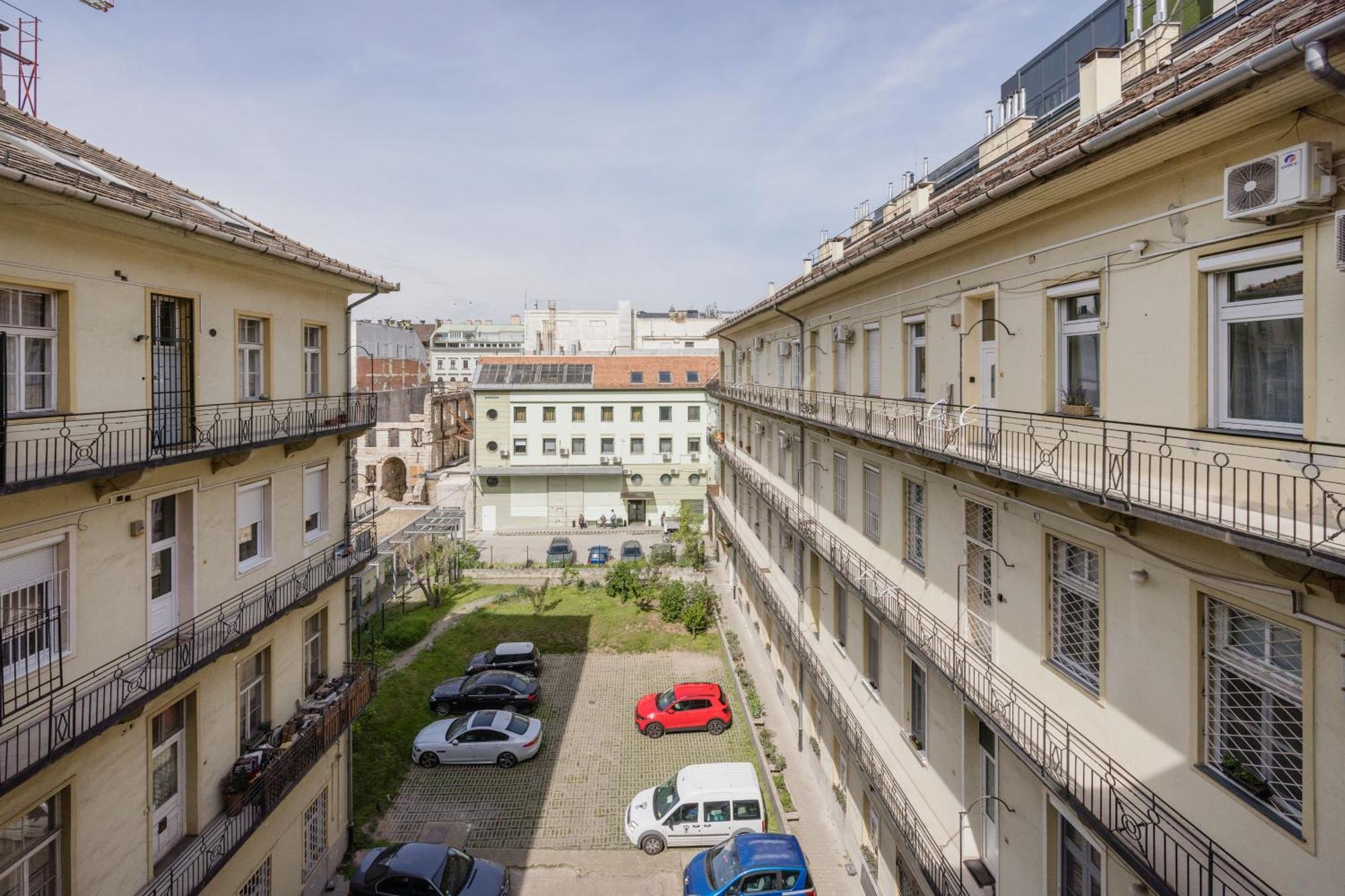 A Touch Of Provence And Pastels In The Centre Budapeste Exterior foto
